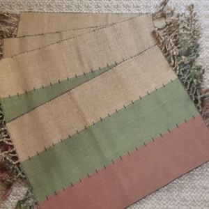 Beautiful Place Mats... 4 in set.